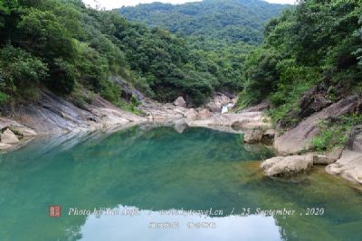 银苍峡谷